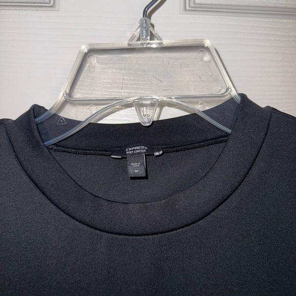 Elegant Black Short Sleeve Women's Tee - Picture 2 of 3